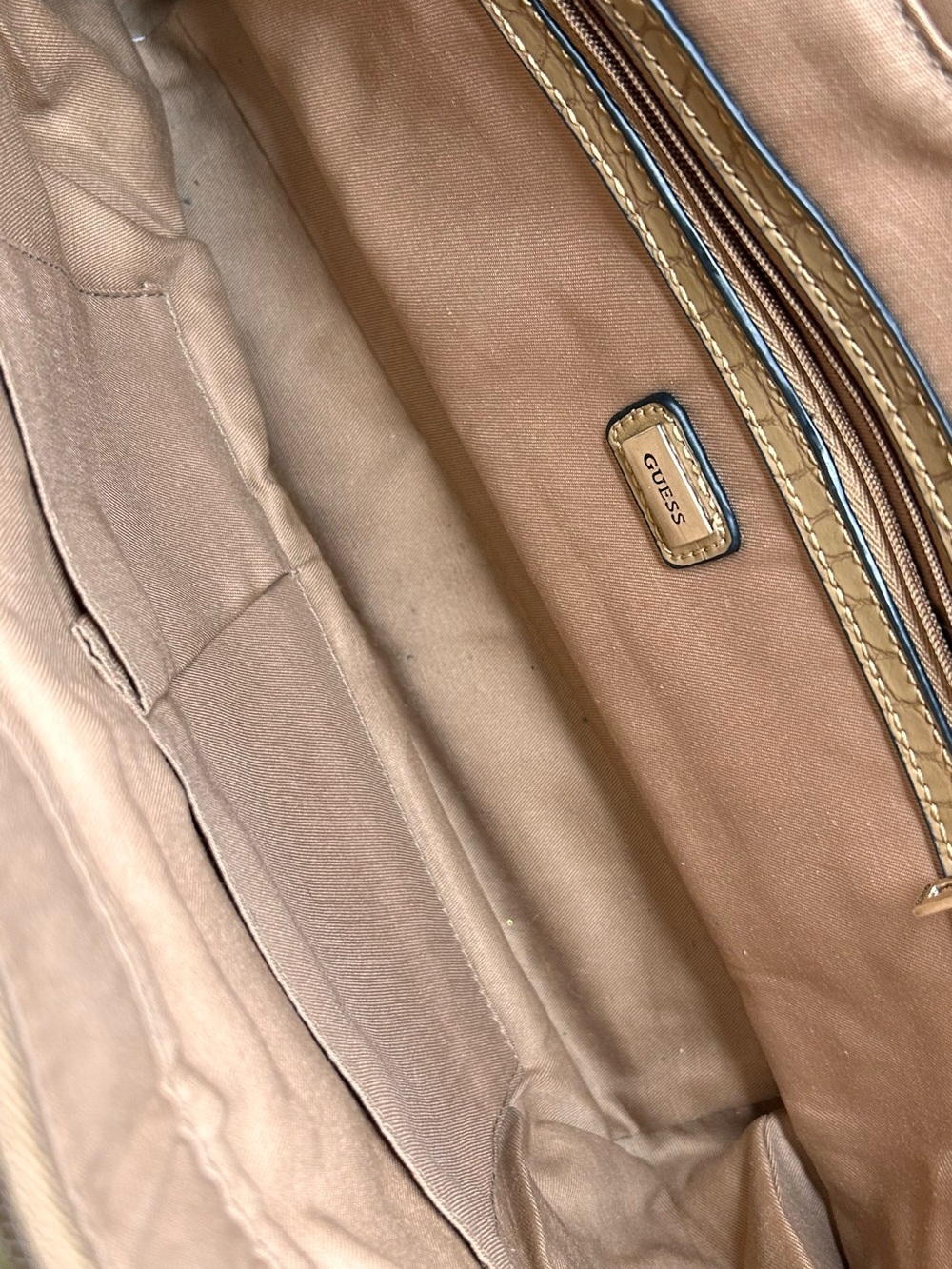 VTG y2k GUESS Two-Tone Croc-Embossed Shoulder Bag in Beige and Tan - Picture 6 of 7